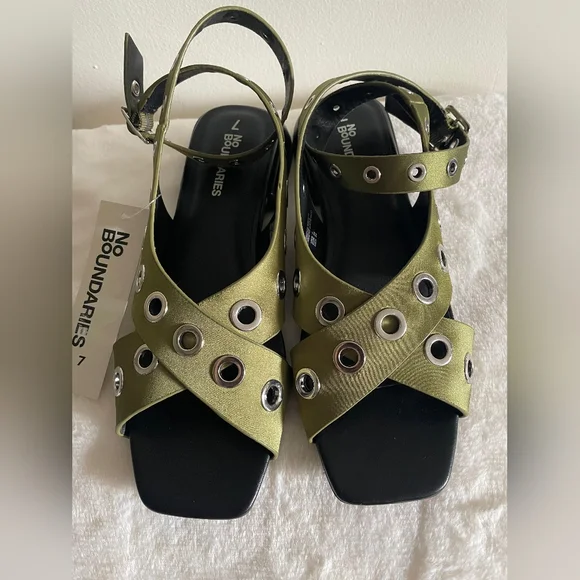 No Boundaries Olive Green Sandals - Picture 2 of 8